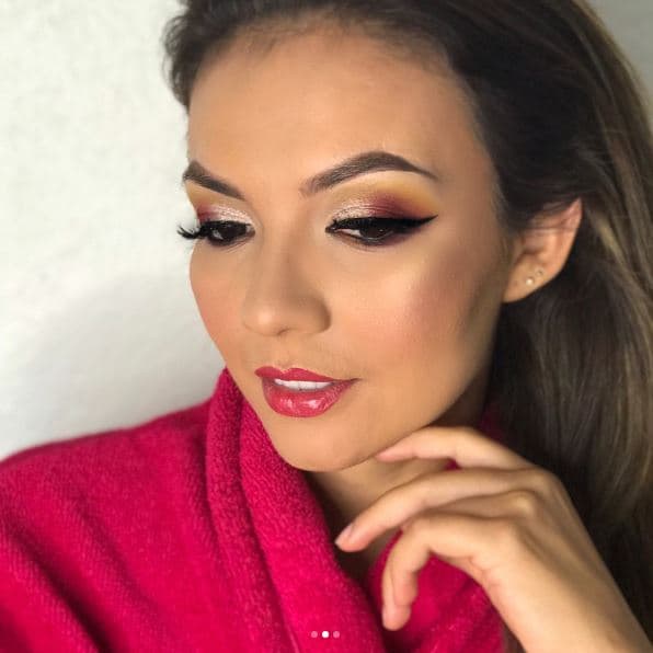 Y es que apenas la imagen de la concursante del reality de talentos saltó a la televisión, usuarios de redes sociales de inmediato reaccionaron ante el gran parecido físico entre ambas cantantes.