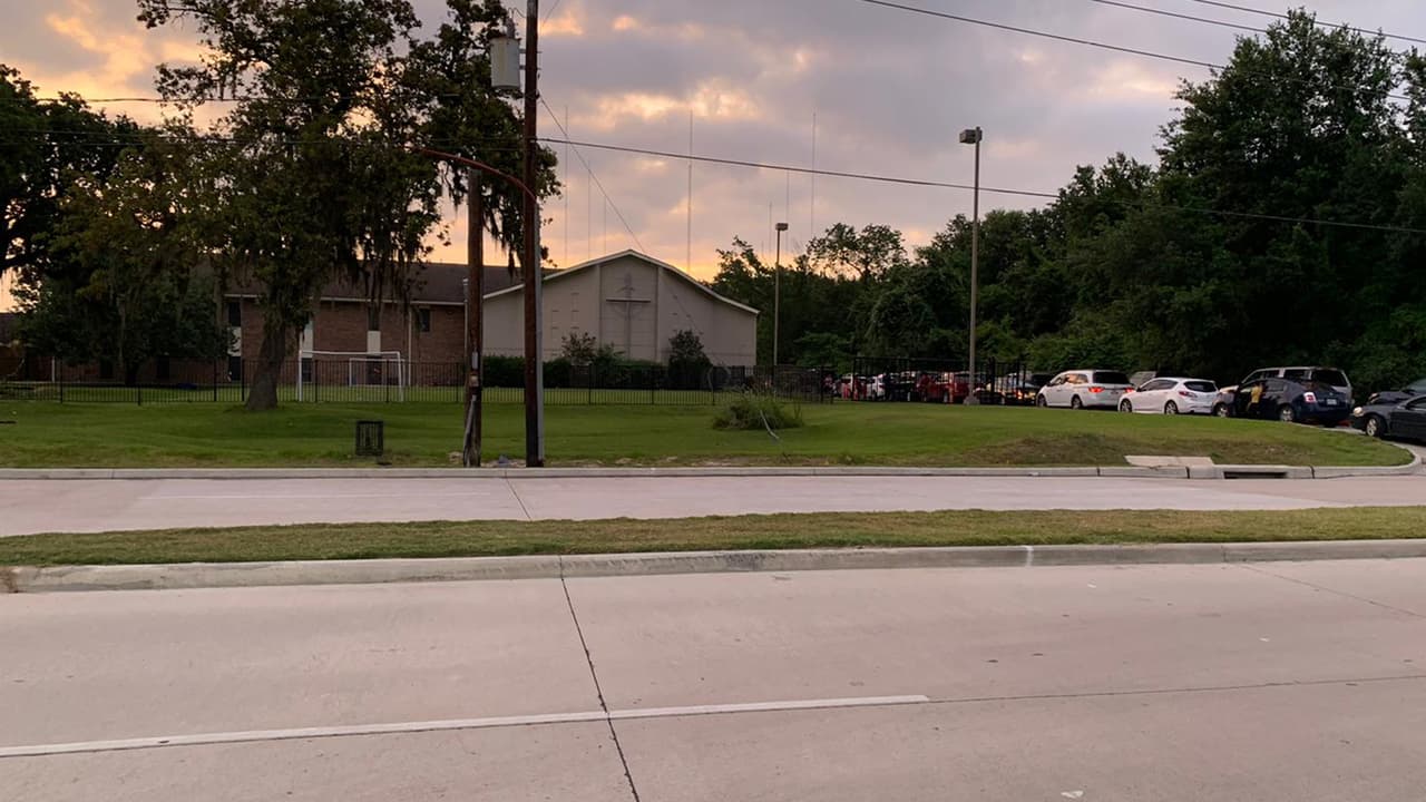 Agrega que se han tomado las medidas sanitarias necesarias para ofrecer seguridad a sus clientes dentro de los establecimientos.