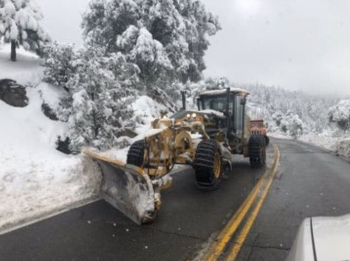 También ten en cuenta que estarás compartiendo el camino con vehículos pesados.