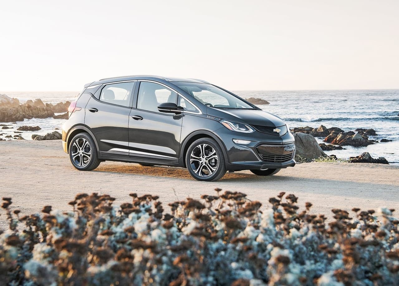 <h3 class="cms-H3-H3"><b>1. Chevrolet Bolt EV</b></h3>
<br>
<br>
<b>Ahorro en porcentaje:</b> 10.1%
<br>
<b>Ahorro en dólares:</b> $1,901