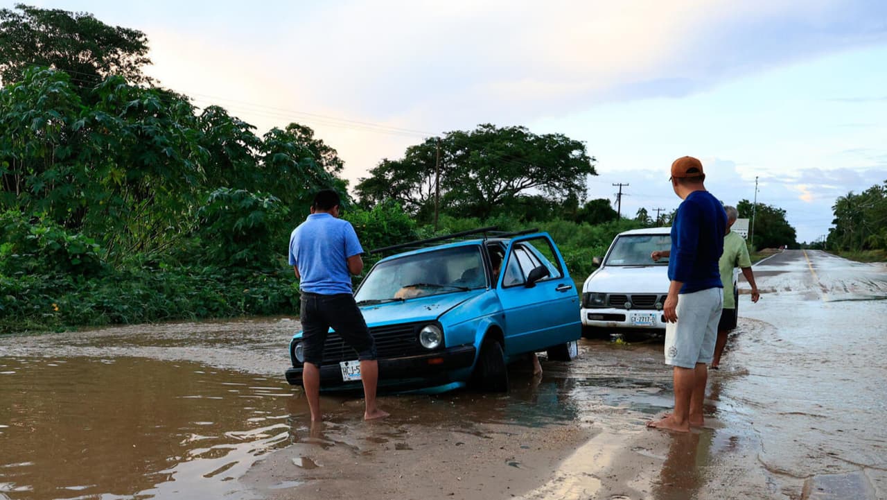 Lidia deja al menos un muerto en México donde tocó tierra como huracán categoría 4 antes de disiparse