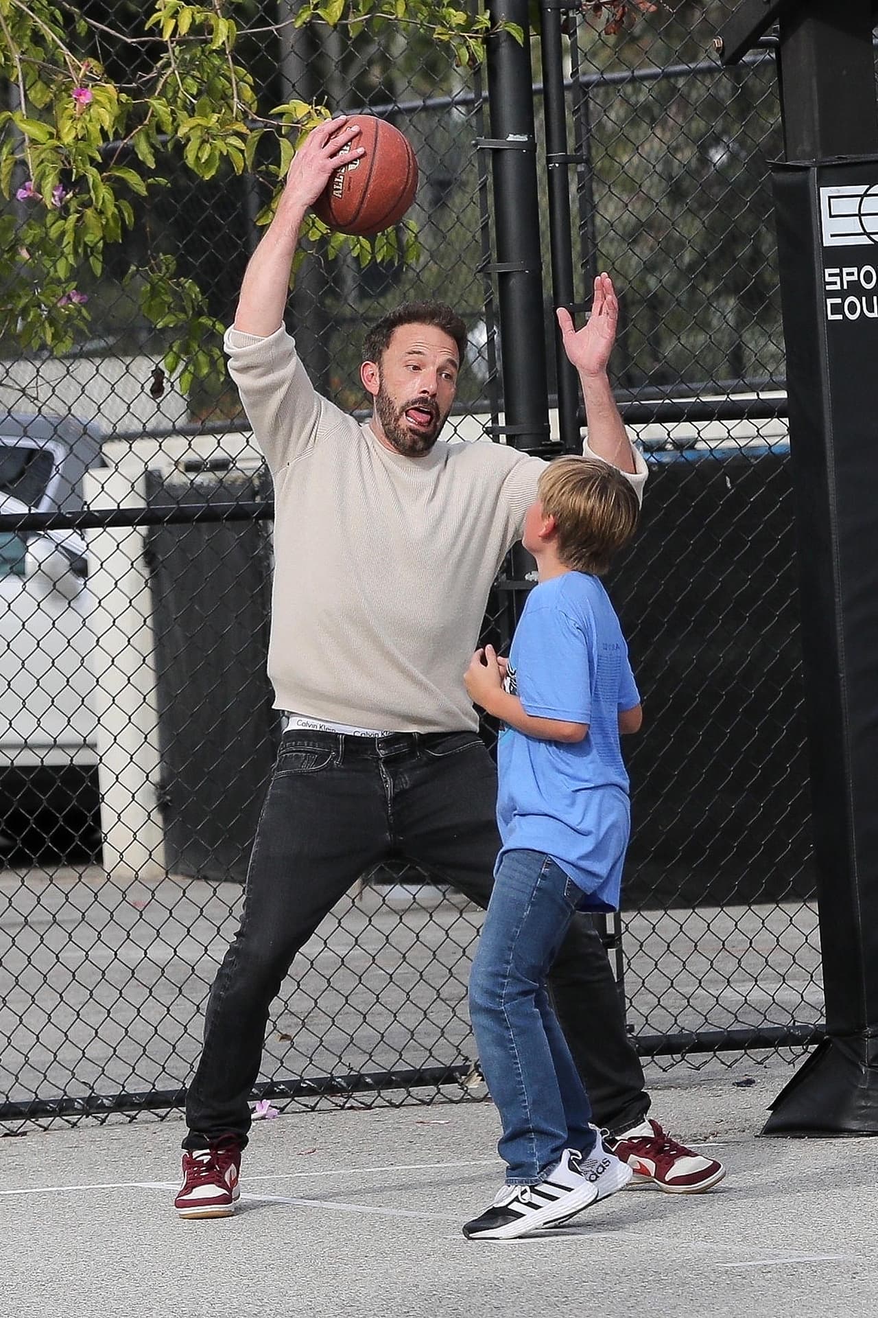 Pero el pasado fin de semana dejó ver como pocas ocasiones otra de sus facetas: la de basquetbolista.