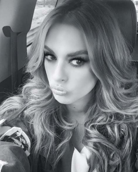 Los labios agrietados no se ven nada cool. El aguacate contiene vitamina A y C que te pueden ayudar a lograr unos labios humectados y bonitos.