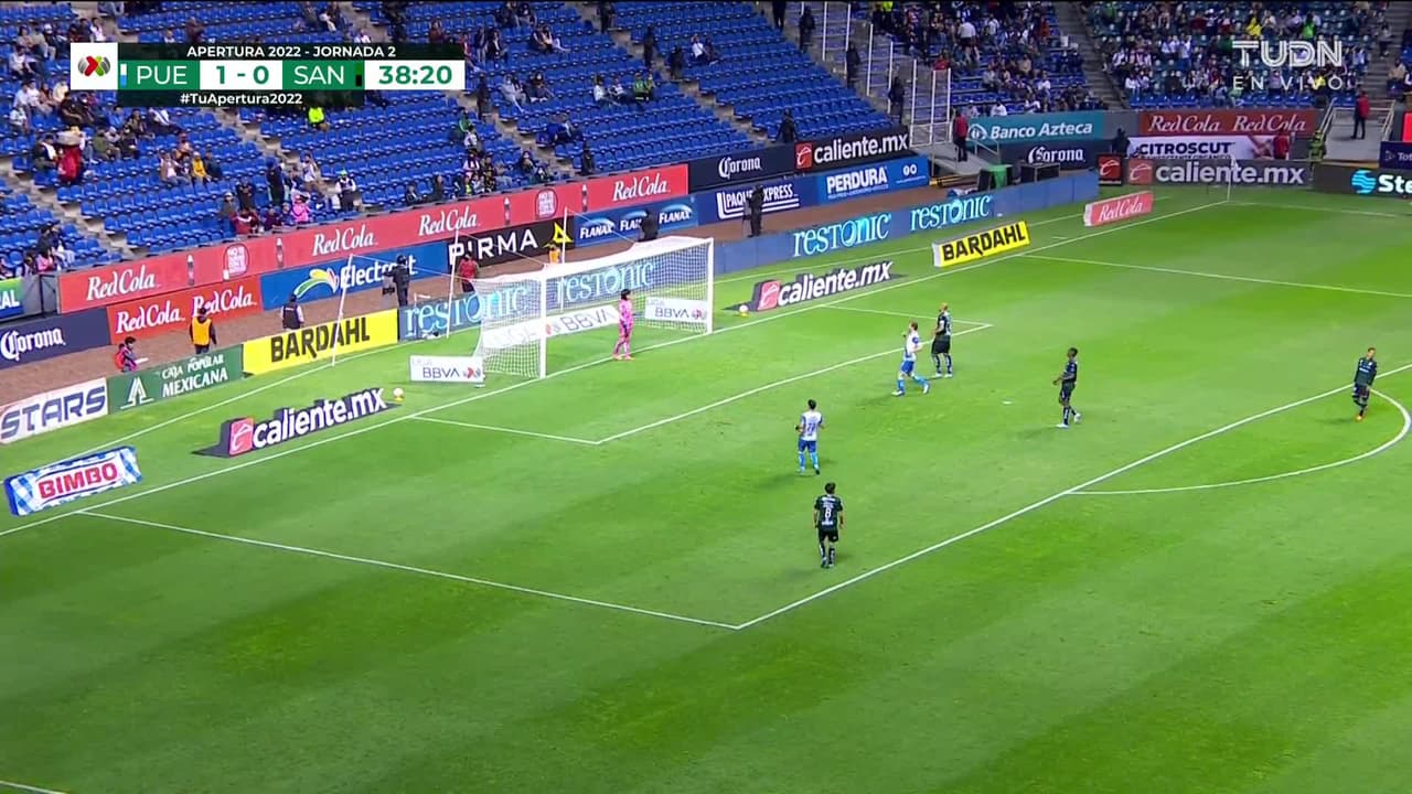 ¡TIRO ATAJADO! disparo por Omar Fernández.