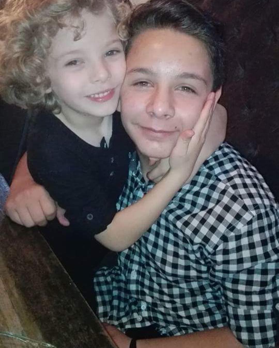 Lo que pocos saben es que 
<b>Adrián</b> y el encantador actor 
<b>Diego Escalona</b> son hermanos, ambos actuaron en 'A que no me dejas' y se han robado el corazón de miles de fanáticos que adoran sus tiernos personajes.