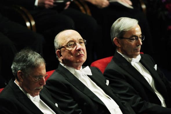 Cada premiado recibe una medalla de oro, un diploma y una suma de dinero.