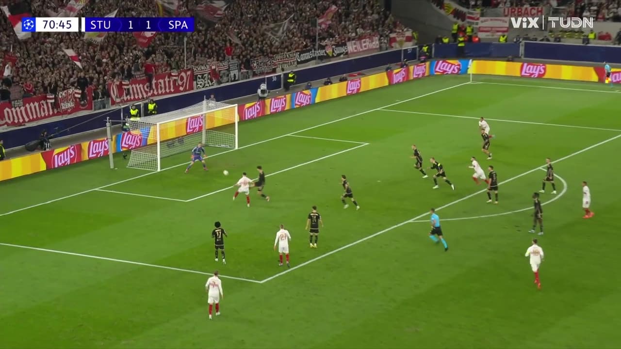 ¡Oso increíble! Millot le pone medio gol a Stiller y falla en su remate