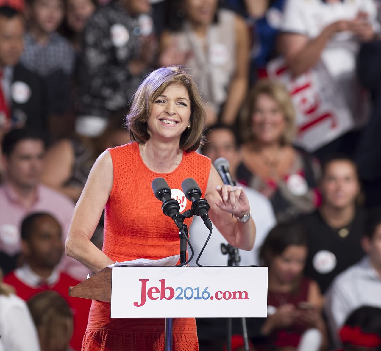 <b>Helen Aguirre Ferré</b> dejó su cargo como como portavoz hispana de la Casa Blanca. Es una de las caras más conocidas en la comunidad hispana de Miami y su salida siembra dudas sobre el compromiso del gobierno de Trump de tener comunicación fluída con los medios hispanos. La renuncia de Aguirre fue confirmada a Univision Noticias por Mercedes Schlapp, directora de comunicaciones estratégicas de la presidencia el 8 de agosto de 2018.