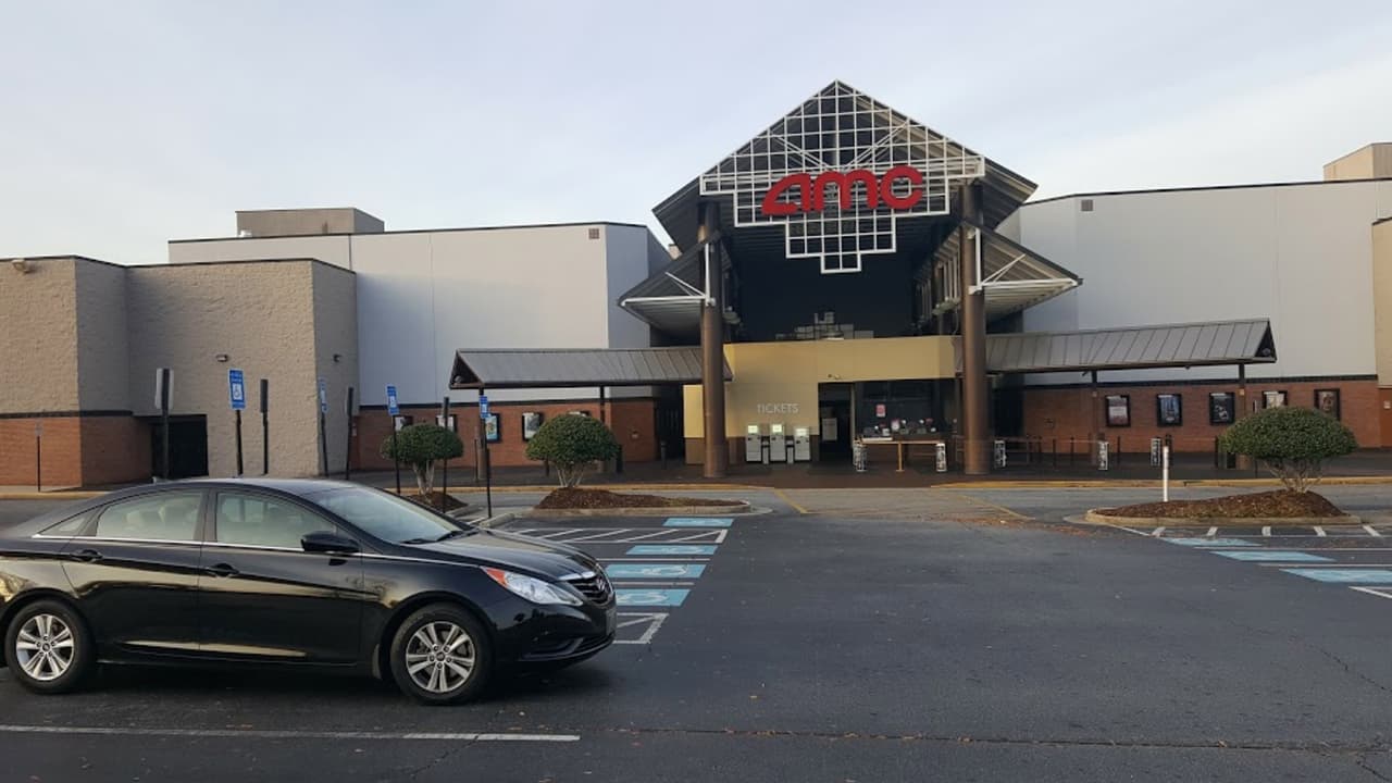 <b>AMC Colonial 18.</b> Dirección: 825 Lawrenceville-Suwanee Rd, Lawrenceville, GA 30043