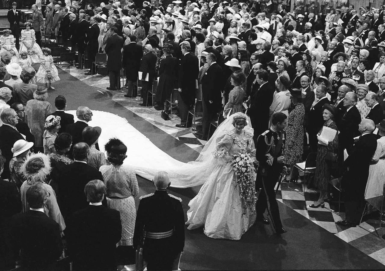 En el día más especial de Lady Di, su boda, la princesa le pidió a Carlos que Camilia no estuviera entre los invitados según revela el documental de CBS 'Princess Diana: Her life - Her Death, The Truth'
<br>