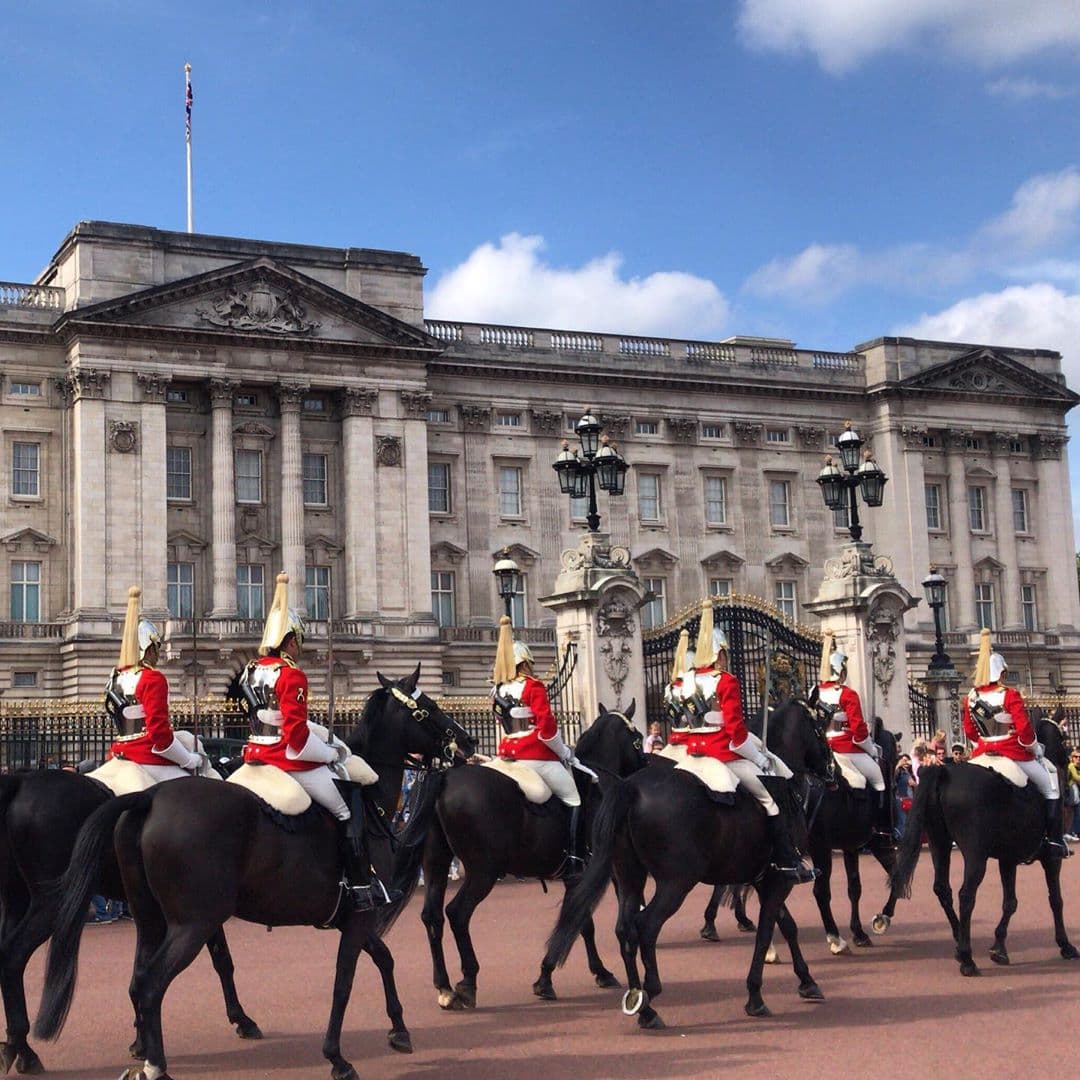 A través de redes sociales también compartió que estuvo presente en el Cambio de Guardia en el Palacio de Buckingham.