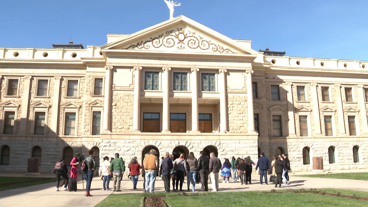 Arizona evalúa aprobar dos de los proyectos de ley más duros contra los inmigrantes en Estados Unidos