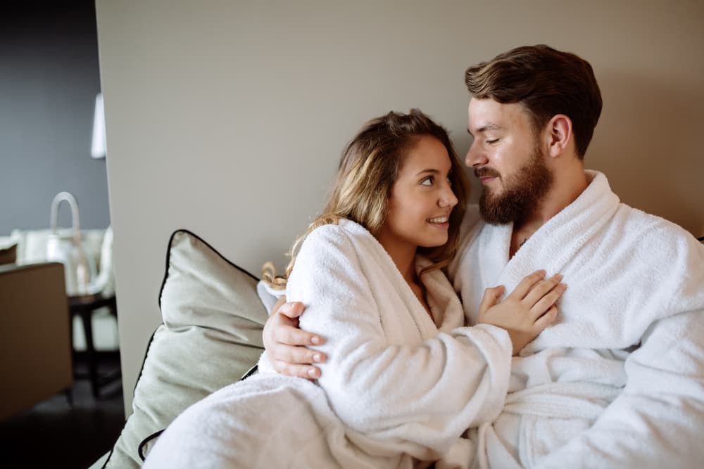 <b>Libra</b>
<br>
<b>No sigas posponiendo ese encuentro</b>
<br>Tu regente Venus, planeta del amor, está entrando en el elemento fuego ¡no hay nada que temer! Estás bien auspiciado, pues este movimiento compensa la energía retrógrada de Júpiter por tu signo librano. Este es el momento de seguir bien tus inspiraciones y corazonadas particularmente cuando tu corazón te dice que esa persona te ama y no debes posponer el encuentro deseado.
<br>:��m!