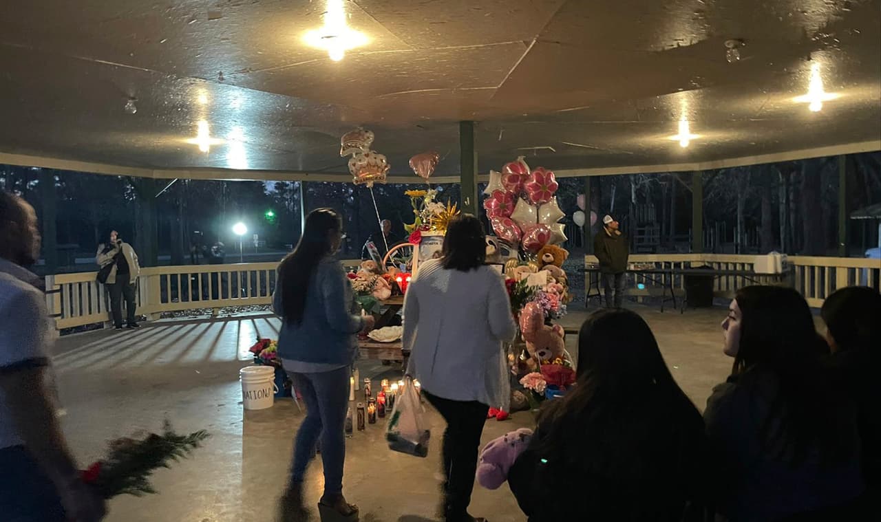 El lugar sirvió para que los familiares, amigos y vecinos del área se reunieron con el único motivo de recordar a la joven, nacida en Nicaragua.