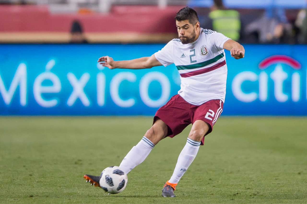 Néstor Araujo (7): Está peleando por un lugar en el once inicial y a pesar de que no fue muy exigido, se mostró constante en su desempeño. 
<br>