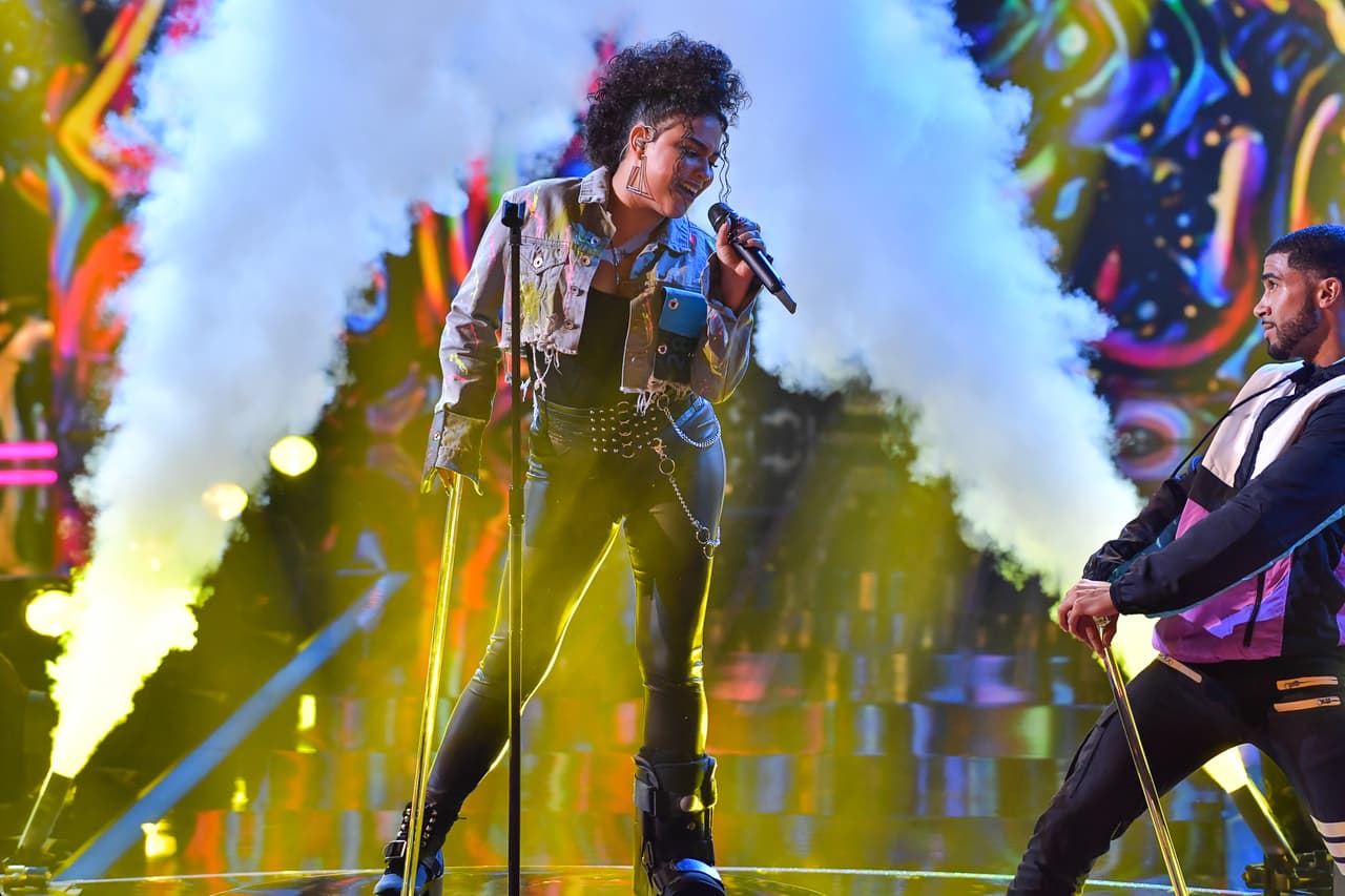 Para celebrar su regreso a la competencia, 
<a href="https://www.univision.com/shows/reina-de-la-cancion/superstition-de-stevie-wonder-marca-el-regreso-de-jessica-nunez-a-la-competencia-video" target="_blank">Jessica interpretó 'Superstition' de Stevie Wonder</a>. 'J-Swag' hizo todo lo que estuvo de su lado para ofrecer un número musical a la altura; sin embargo, los jueces se mostraron insatisfechos con el resultado del performance.