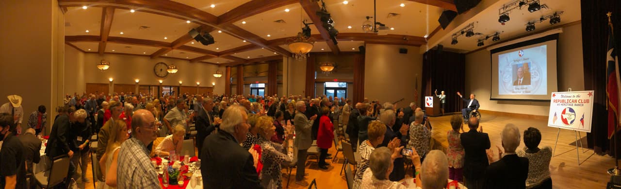 Este lunes el gobernador de Texas, Greg Abbott, dio positivo por covid-19 y según su oficina, el mandatario se mantendrá aislado a medida que se recupere del virus.
<br>