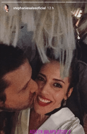 En una de las imágenes compartidas por la actriz, ella aparece en compañía de su pareja.