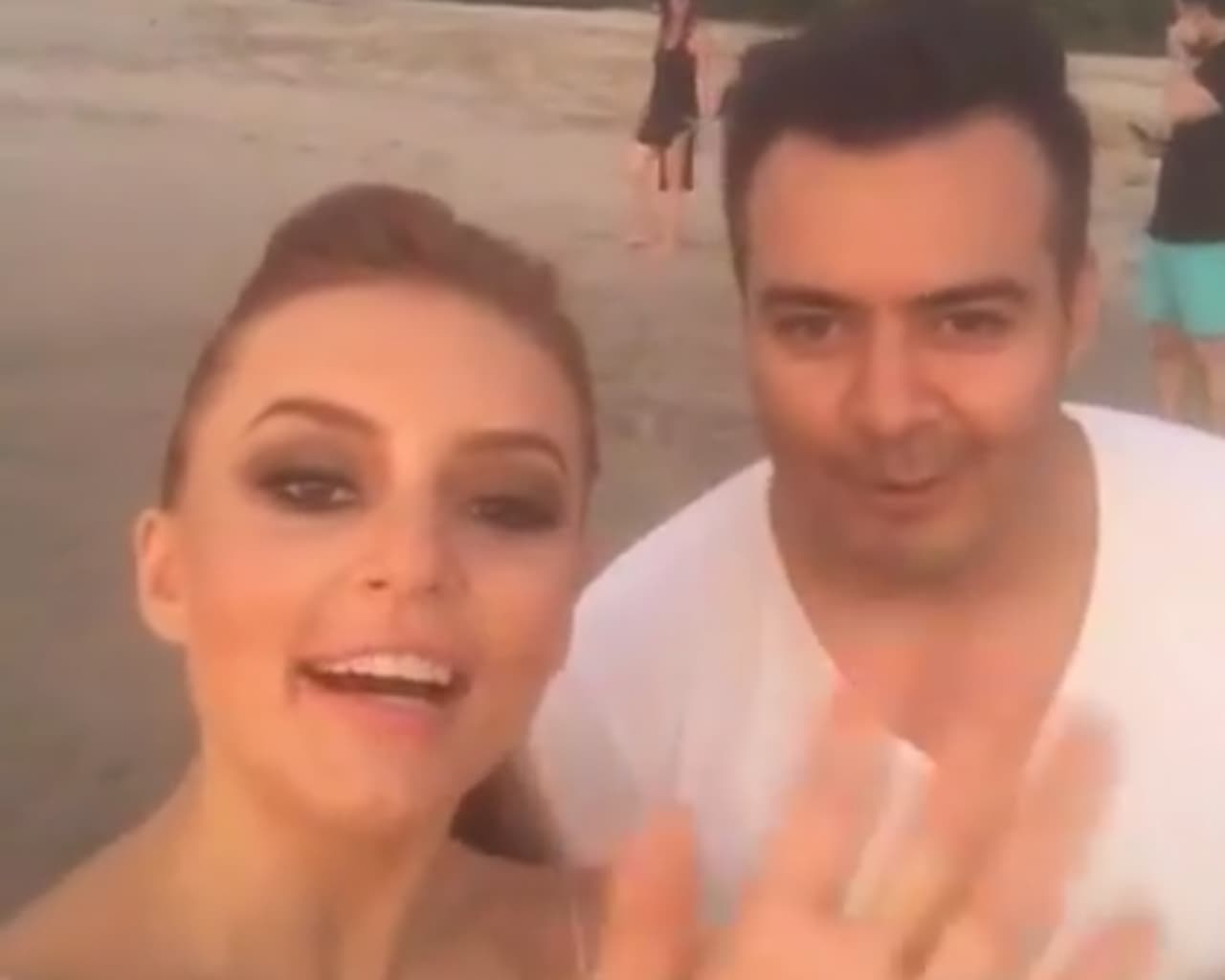 A través de su cuenta de Facebook compartió un video este miércoles en el que mandó saludos y besos a sus fanáticos.