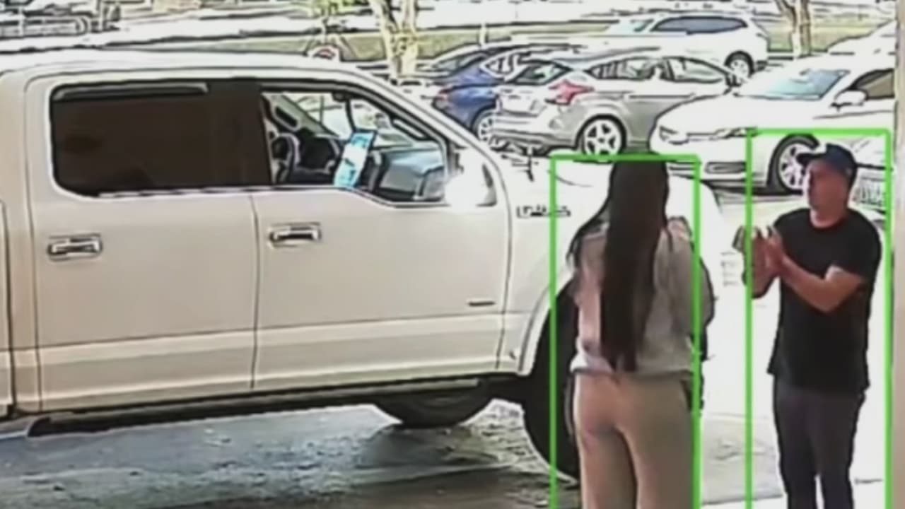 Buscan identificar a un hombre y una mujer con relación a lo que parece ser un secuestro en Hialeah