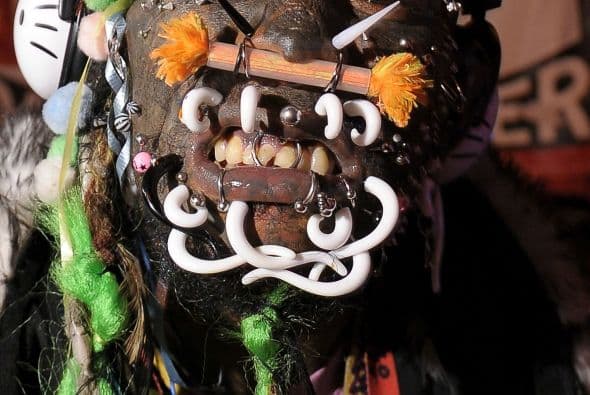 EL MÁS TATUADO Y PERFORADO DEL MUNDO. Su primera perforación fue a los 14 años. ¿Qué opinan sobre esta "criatura"? Déjanos tus comentarios. Ver toda la información