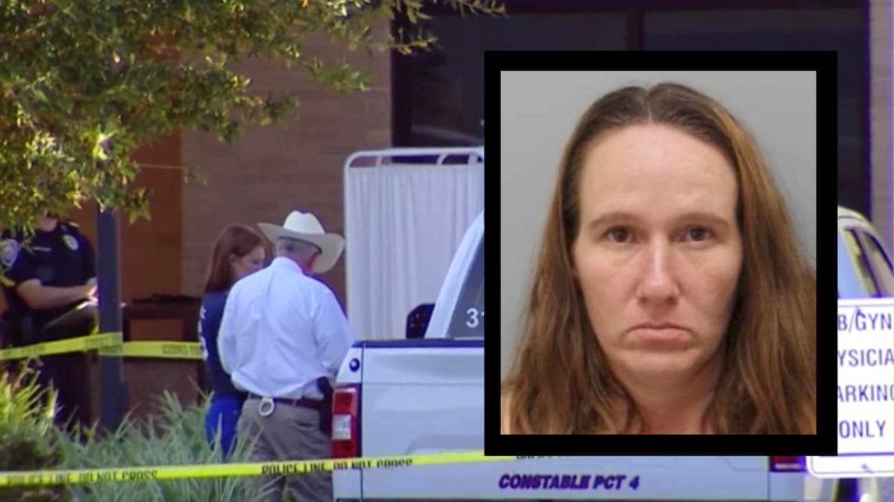 La mujer de 37 años no se presentó en la corte de causa probable, pero aun así leyeron los cargos criminales que enfrenta por homicidio capital.