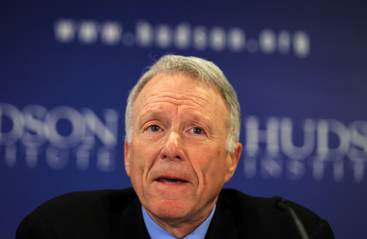 <b>Scooter Libby.</b> Jefe del equipo del exvicepresidente Dick Cheney durante la administración de George W. Bush. Fue investigado por la filtración de la identidad de un oficial encubierto de la Agencia Central de Inteligencia y condenado por obstrucción de justicia, declaración falsa y perjurio. Trump lo perdonó el 13 de abril de 2018.
<br>