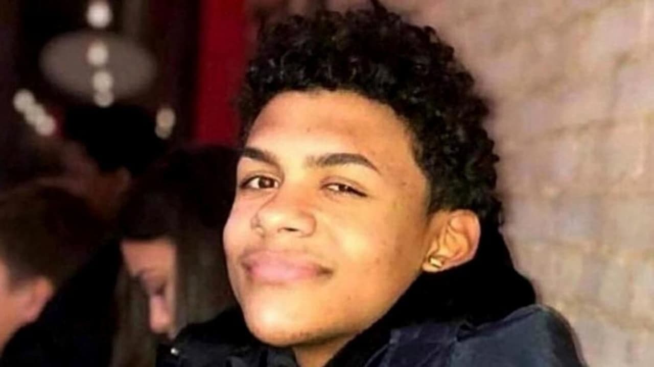 “Fue muy doloroso”: tras ver la ropa ensangrentada de su hijo, el padre de ‘Junior’ tiene que abandonar la corte