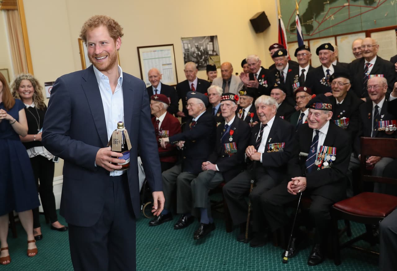 Otro lindo evento en la agenda del príncipe.