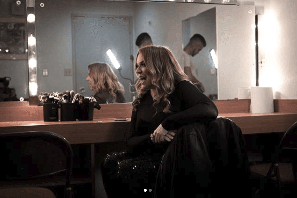 Cabe mencionar que Ednita también publicó el libro 'Una vida', donde la cantante da a conocer detalles nunca antes revelados al público. Así lo indicó en su cuenta de Instagram al compartir esta imagen donde la cantante aparece vestida con un vestido completamente negro.