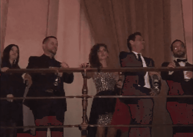 Aunque no desfiló por la alfombra roja ni posó para las cámaras, Downing acompañó discretamente a Marc Anthony durante la gala.