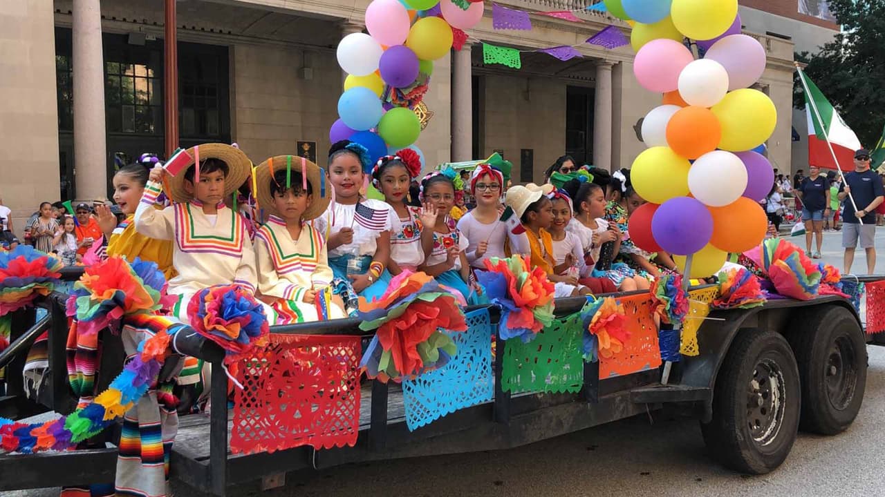 El recorrido continúo por varias calles del centro de la ciudad.
