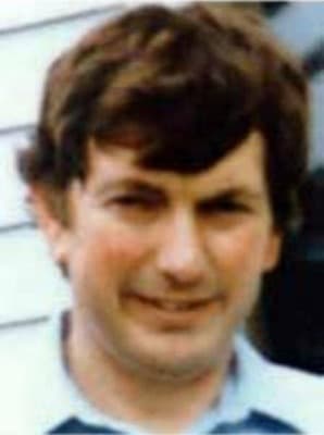 <h3 class="cms-H3-H3">Charles Martin Vosseler </h3>
<br>
<br>El hombre oriundo de Stafford Springs, Connecticut es buscado por el secuestro de sus hijos: Charles Jason Vosseler y William Martin Vosseler, ambos de Rochester, New Hampshire. 
<br>
<br>De acuerdo con la agencia, el rapto ocurrió el pasado 9 de octubre de 1986 y cuatro meses después, Vosseler -de entre 77 y 79 años- 
<a href="https://www.fbi.gov/wanted/parental-kidnappings/charles-martin-vosseler" target="_blank">fue acusado formalmente de dos cargos</a> por interferencia con la custodia por un gran jurado del condado de Strafford, New Hampshire. 
<br>
<br>En abril de 1987 se presentó una denuncia penal federal y una orden de arresto contra Vosseler, quien además fue acusado de fugarse con tal de evitar el enjuiciamiento. 
<br>
<br>El FBI está ofreciendo una recompensa de hasta 25,000 dólares por información que conduzca a la ubicación de Charles Martin Vosseler o a la de sus dos hijos. 
<br>
<br>El acusado tiene vínculos con personas en Oklahoma, Nueva Jersey, Pensilvania, Connecticut y Florida. 
<br>