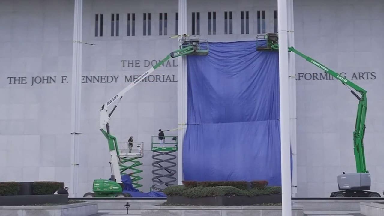 Centro Kennedy ordena retirar de inmediato el nombre de Donald Trump de su identidad oficial