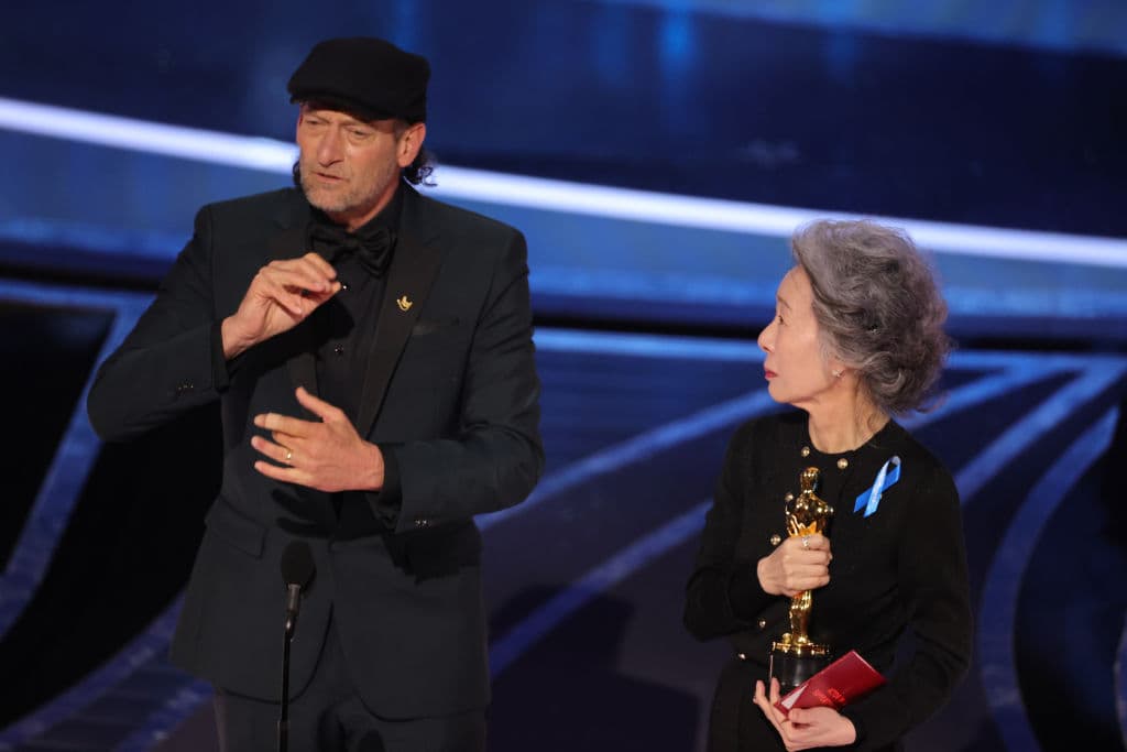 Troy Kotsur accepts ‘CODA’ Premios Oscar 2022