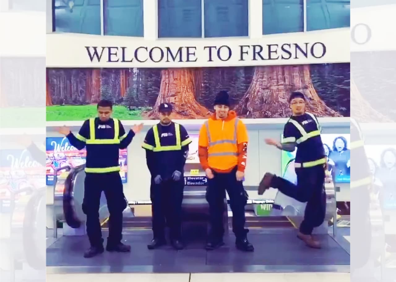 Trabajadores son despedidos tras publicar un video en TikTok bailando en unos aviones