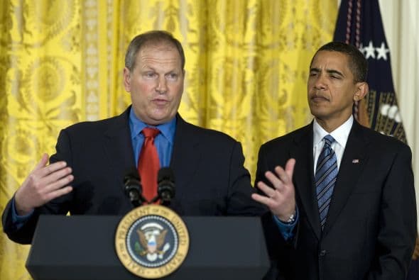 15. DAVID COTE- La empresa Honeywell pagó en 2010 $15,216,953, la cantidad fue un 15% mayor a la que recibió en 2009.