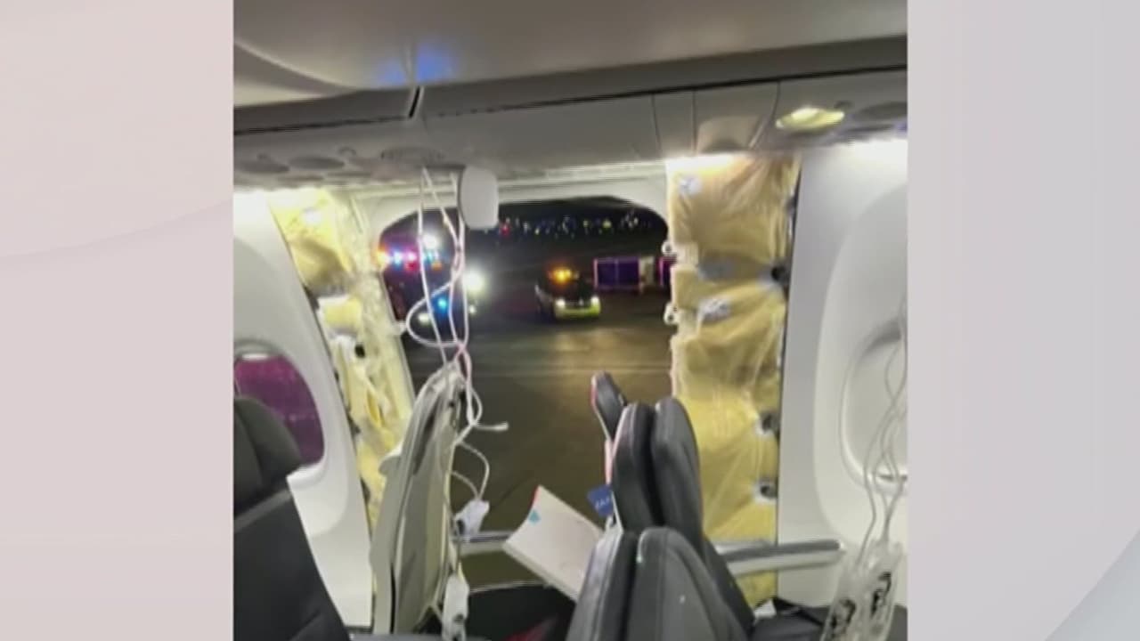 ¿Qué pudo causar que parte de la cabina de un avión de Alaska Airlines se desprendiera en pleno vuelo?