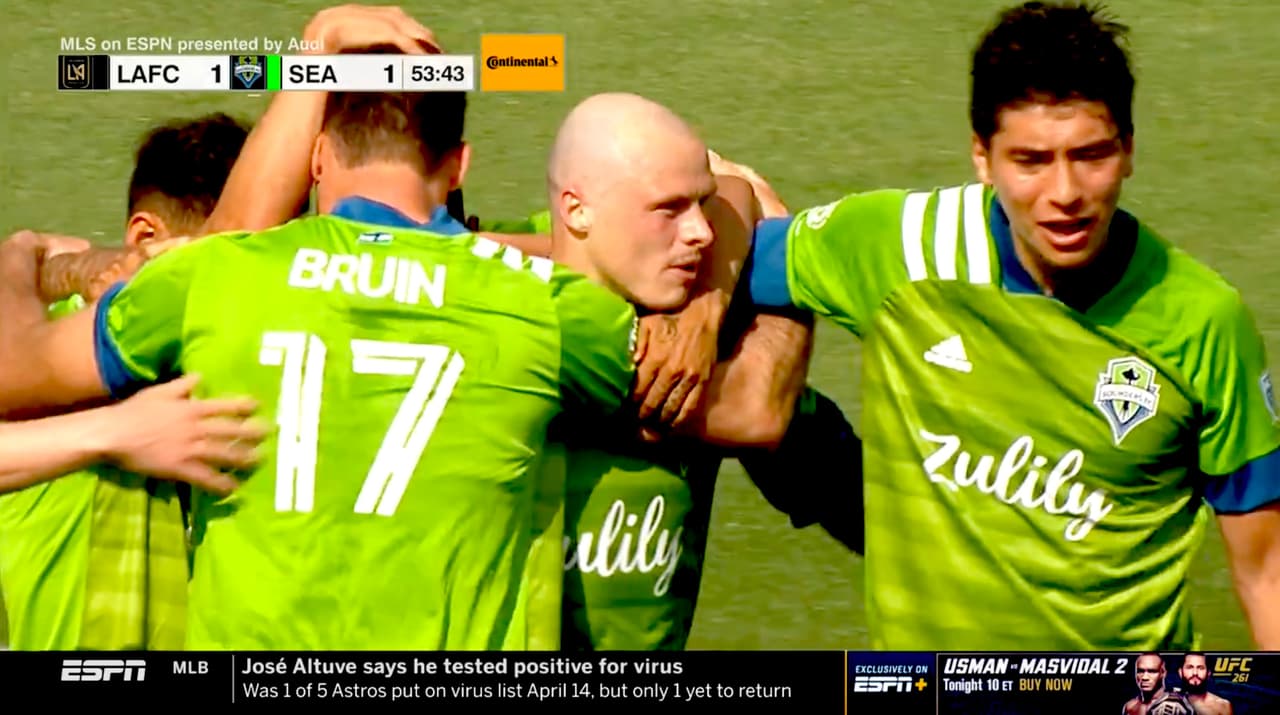 Ruidíaz no pudo anotar, pero Smith no desaprovechó el rebote