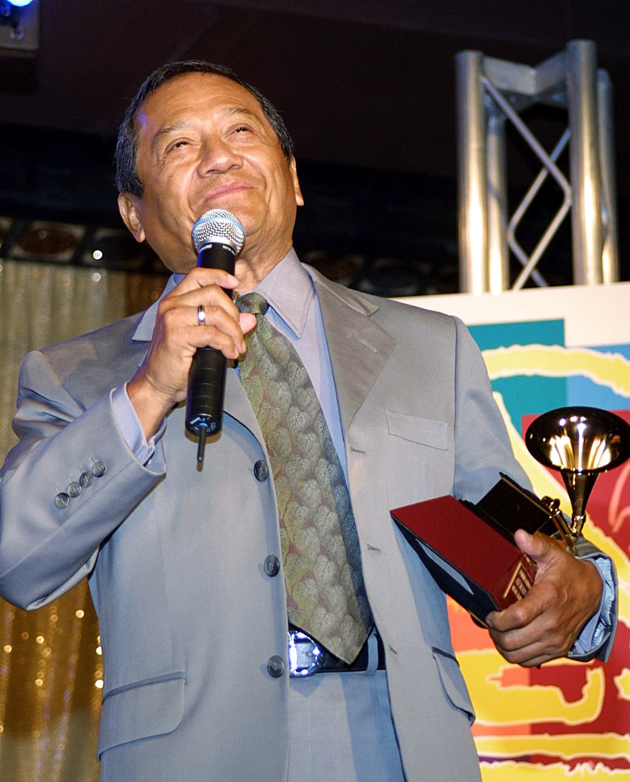 En 2001, el gran compositor mexicano, Armando Manzanero, se llevó el Latin GRAMMY por su disco, ‘Duetos’.