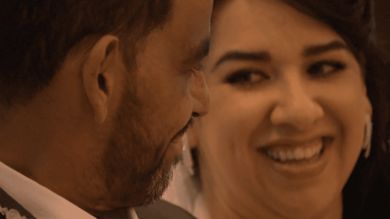 Ambos son mexicanos. Raúl Andrade nació en San Diego de Alejandría, Jalisco. Belinda Montoya es de La Paz, capital del estado Baja California Sur.