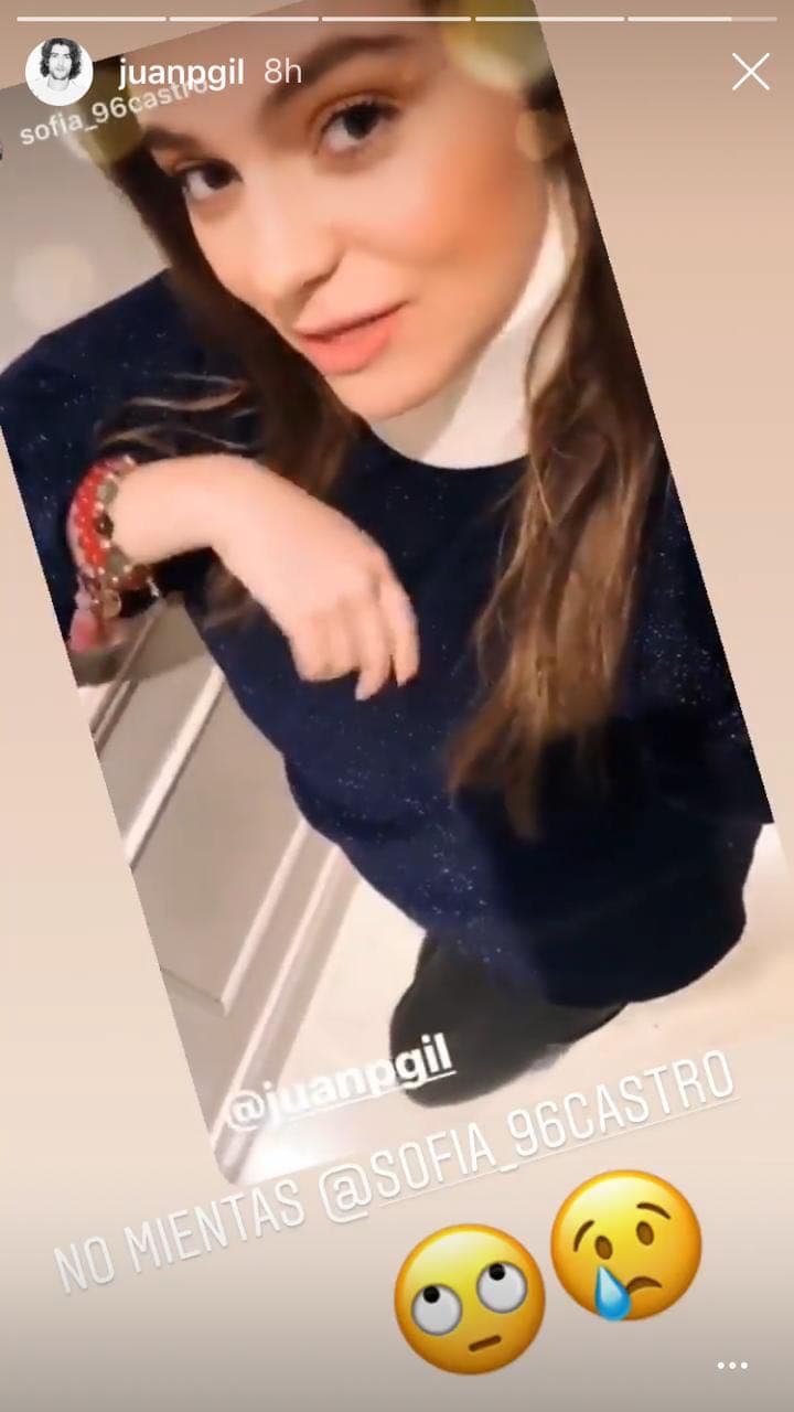 "No mientas Sofía Castro", en referencia a lo dicho por la actriz, de que él y su hermana Regina la soltaron. El actor en esta ocasión agregó un emoji de tristeza.