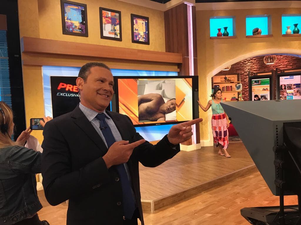 Ahora resulta que Alan es un copión, y quiere imitar el estilo de dormir del chef Jesús.