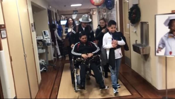 Larry salió del hospital el 31 de diciembre por la mañana para poder recibir el Año Nuevo en casa, en compañía de su familia.