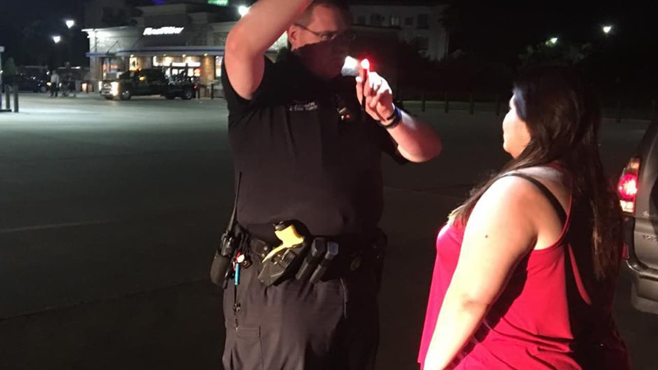 ¿De paseo en Labor Day? Recuerda no manejar alcoholizado: podrías pagar $15,000 y tres años de libertad condicional