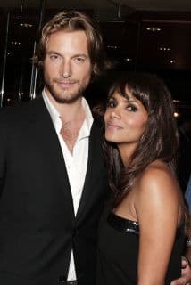 También salió durante varios años con el modelo Gabriel Aubry, padre de su hija Nahla.