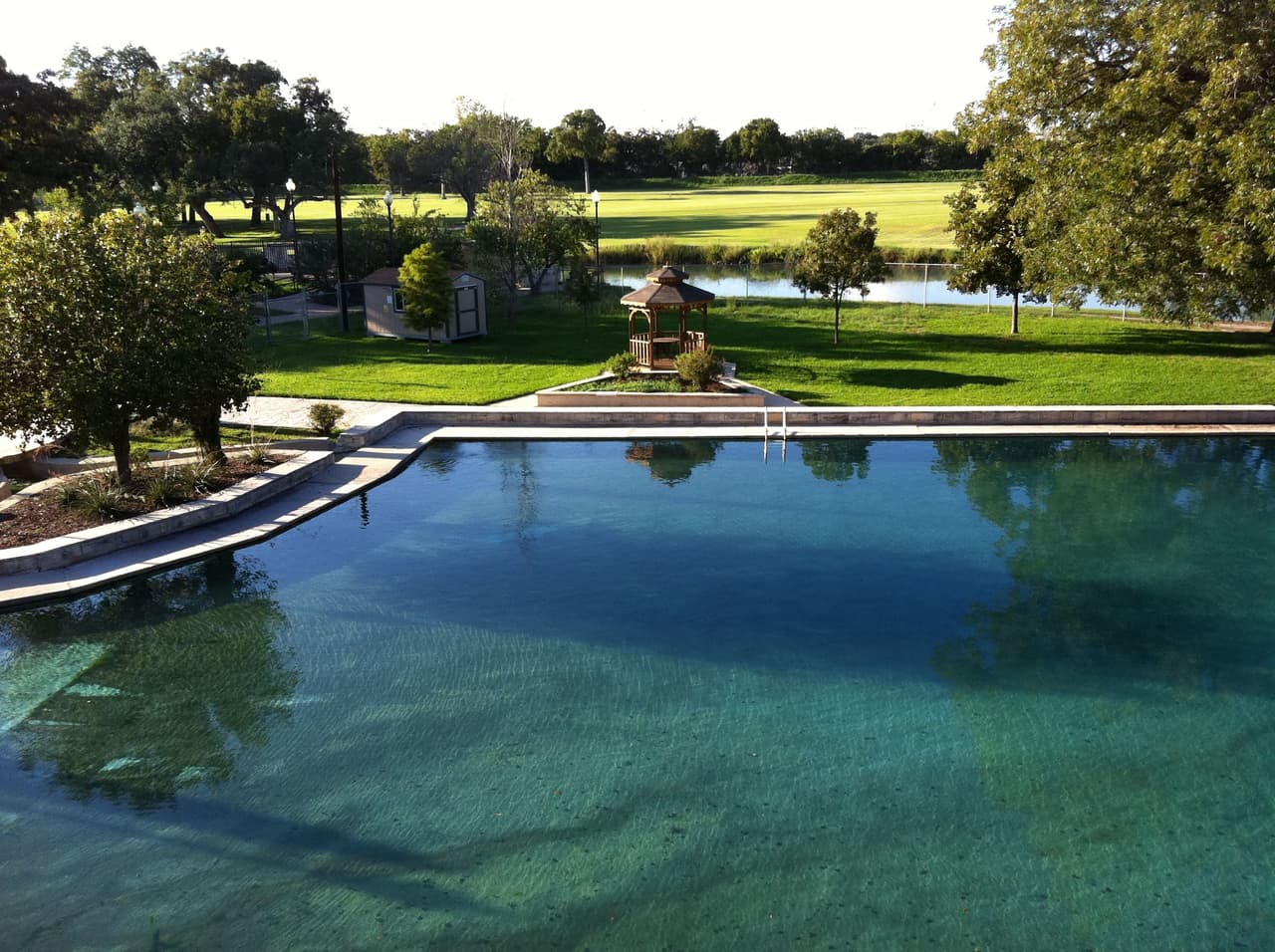 <b>Hancock Springs Park </b>
<br>
<br>Son localizadas en la Ciudad de Lampasas y es gratis nadar en sus aguas. Tiene área de picnic y cancha de volleyball