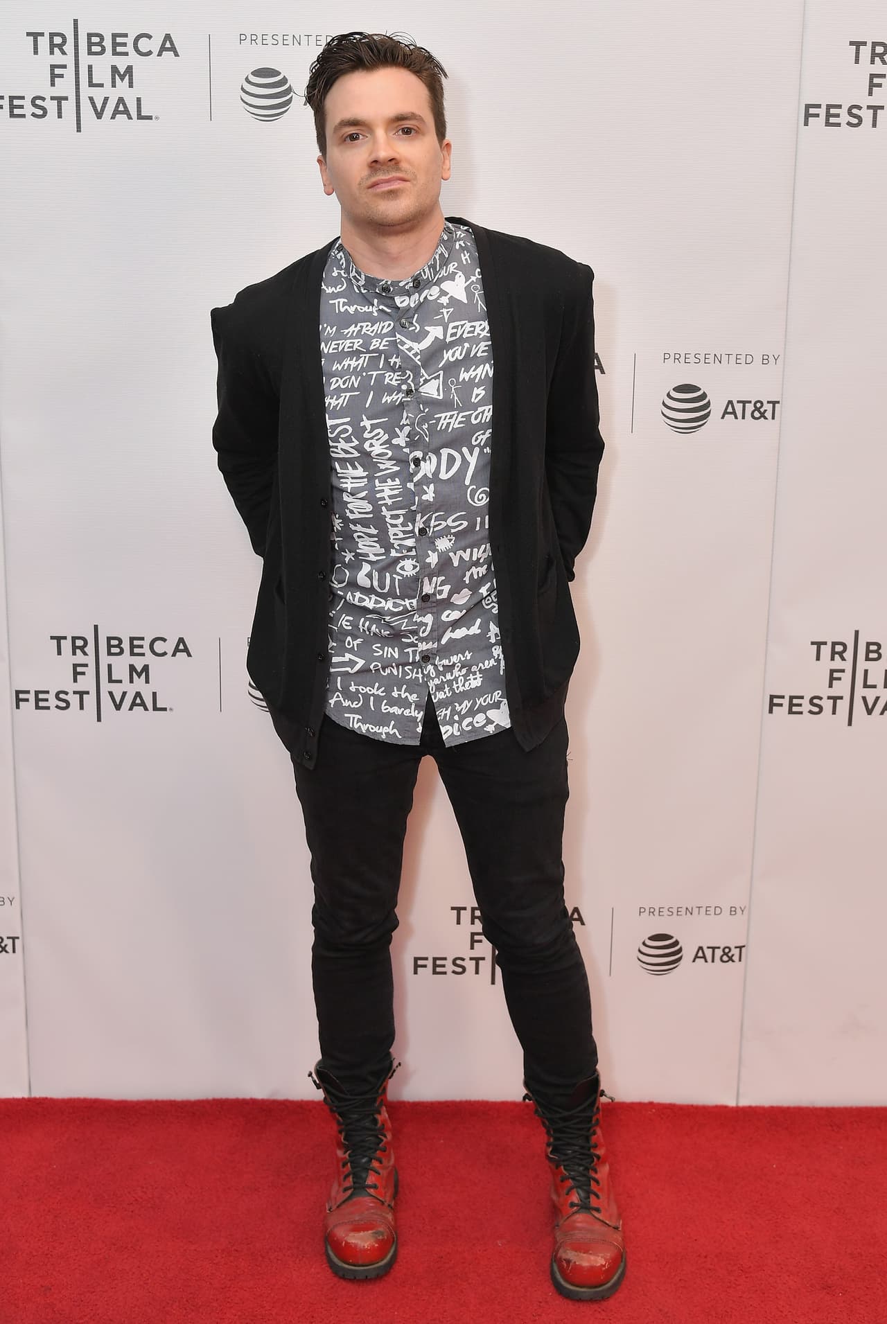 "Encontrar a alguien que pueda enfrentarse cara a cara con Guy Pearce no es tarea fácil, pero estoy seguro de que hemos encontrado a nuestro hombre con Vadhir Derbez", aseguró a 
<b><a href="https://deadline.com/2020/01/mexican-vadhir-derbez-guy-pearce-exorcism-horror-the-seventh-day-1202830069/" target="_blank">Deadline</a></b>.