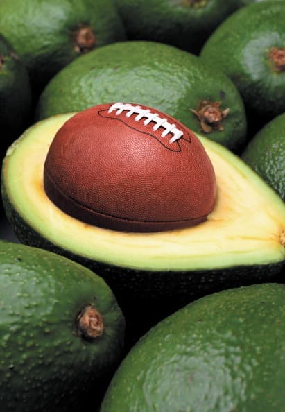 Investigadores de la 
<b>Universidad de Emory </b>examinaron el fenómeno de 
<a href="https://www.ncbi.nlm.nih.gov/pubmed/31303536" target="_blank">'La mano de aguacate'</a> y calificaron el aumento de casos como 
<b>"una epidemia de lesiones en las manos"</b>. Los estudiosos usaron datos del 
<b>Sistema Nacional de Vigilancia Electrónica de Lesiones</b>, que recopila información sobre lesiones relacionadas con este producto.