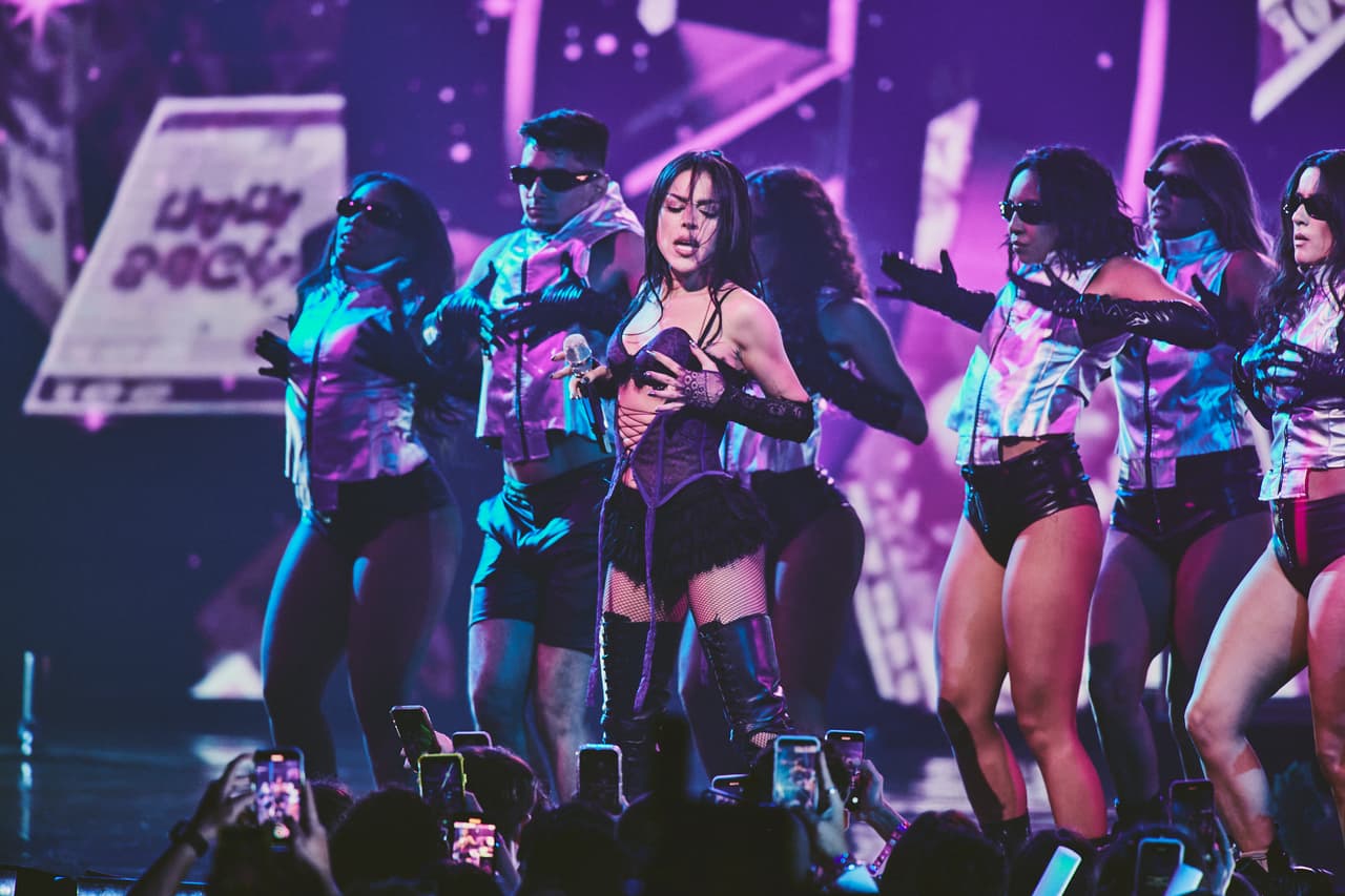 <h2 class="cms-H2-H2">Danna Paola </h2>
<br>
<br>La cantante mexicana llegó con cinco nominaciones y dispuesta a desplegar toda su energía en el escenario.
<br>